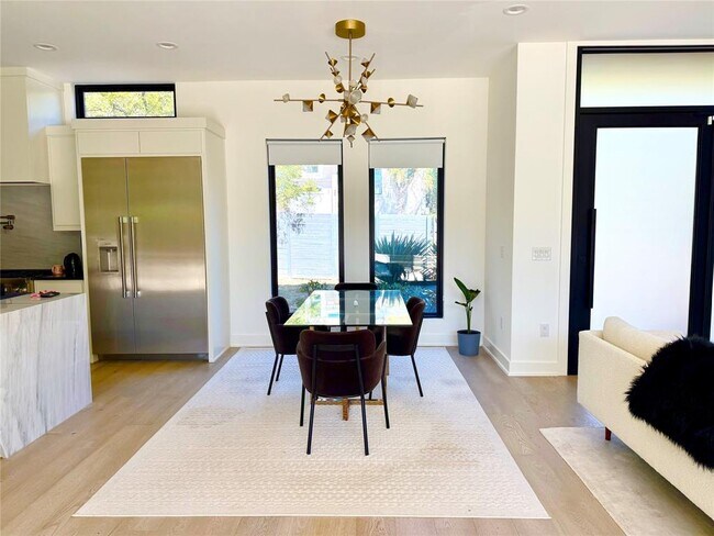 Photo - 2015 De Verne St