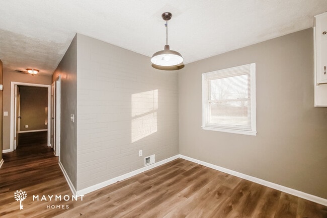 Photo - 709 Ernie Lu Ave