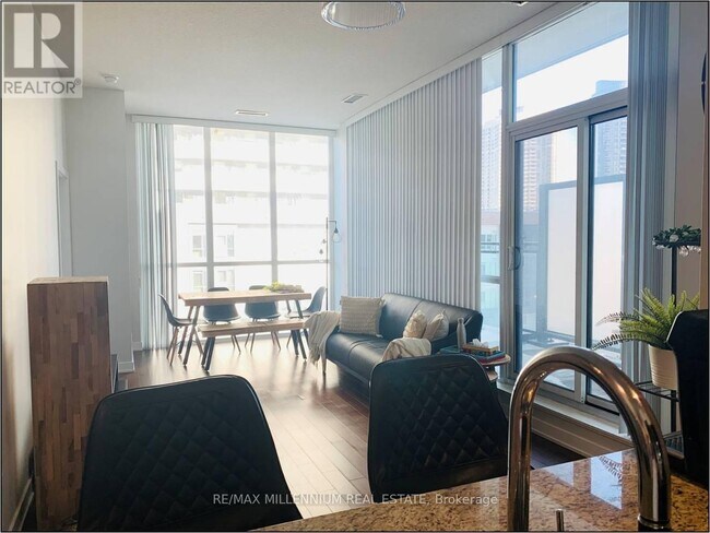 Photo - 4070 Confederation Pkwy Unité 502