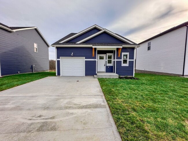 Building Photo - Modern Comfort Meets Everyday Convenience in Clarksville