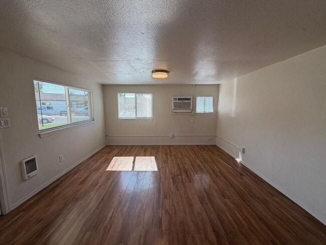 Photo - 809 Willard Ave