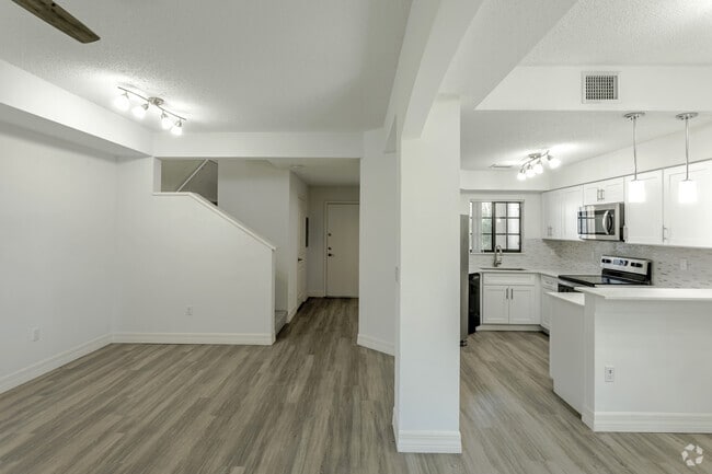 3BR, 2.5BA - Carrera