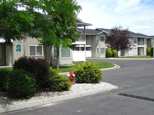 Building Photo - 614 Windemere Dr Unit 104