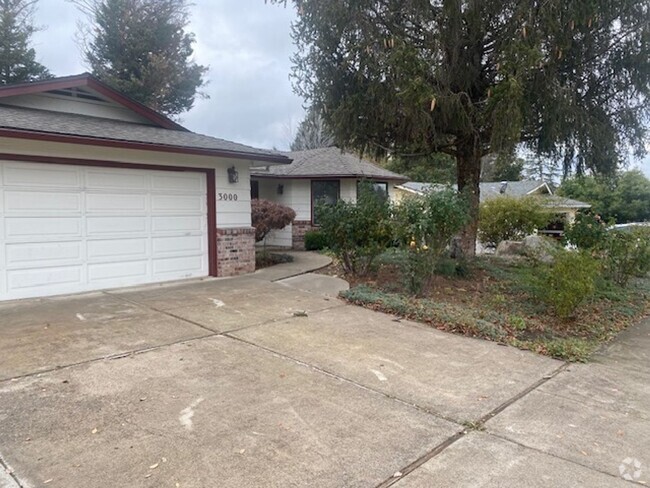 Building Photo - East Medford 3 Bedroom 2 Bath 2 Car Garage Rental