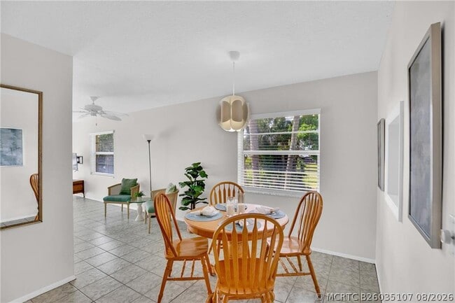 17 Vista Palm Ln Unit 201