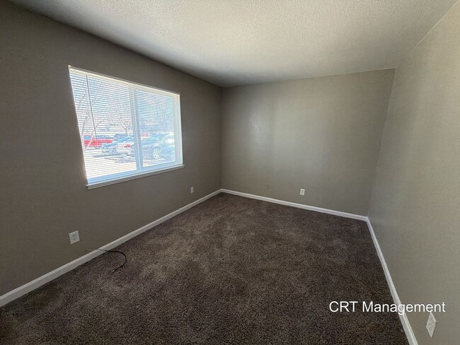 Photo - Spacious 3-Bedroom Condo with In-Unit Laundry – Convenient Aurora Location Unidad 102