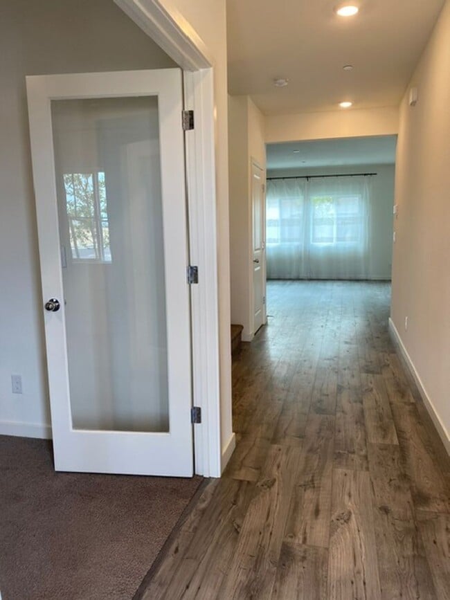 Photo - 2023 model home in solar community! Available 4/1