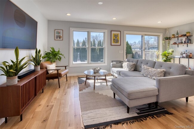 Photo - 360 Flint St