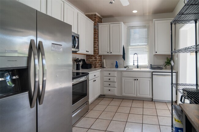 606 W Drew St