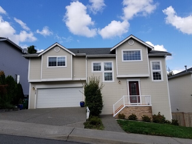 Building Photo - 3 bedroom Renton home with views!