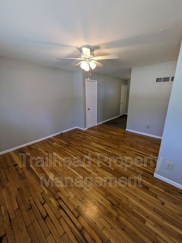 Photo - 110 S High St