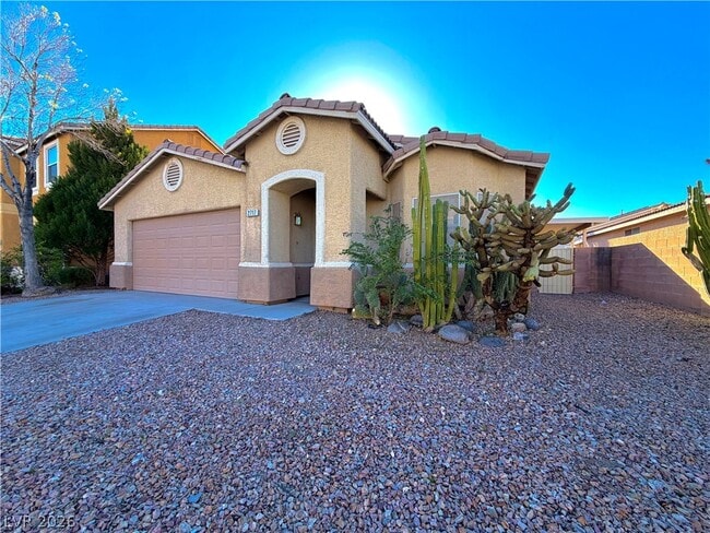 Building Photo - 2717 Sonador St