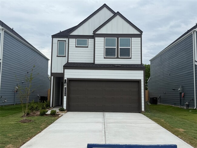 Building Photo - 2034 Olivos St