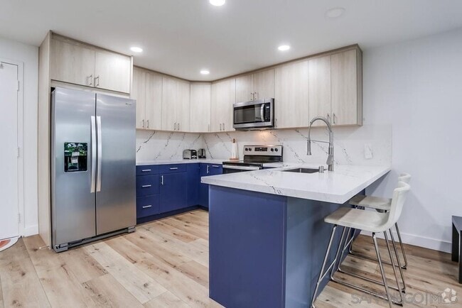 Building Photo - 8308 Regents Rd Unit 1F Rental