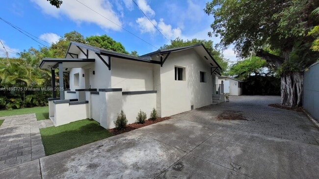 Photo - 228 NW 35th St