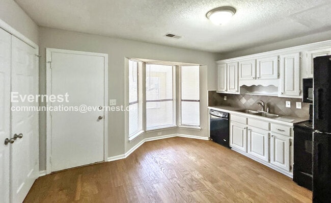 Photo - 5547 St James St