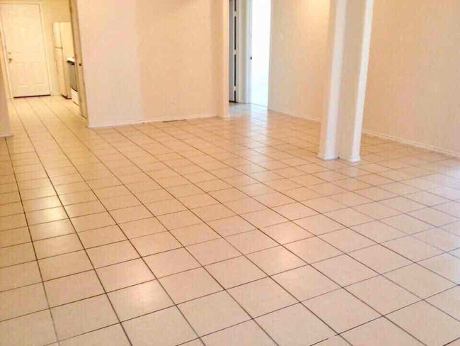 Building Photo - 7611 Oak Chase Rental