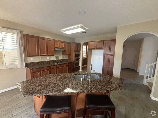 Building Photo - Beautiful 4 Bedroom Home Near Island Water...