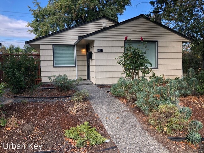 3 br, 1 bath House - 5201 Delridge Way SW - 3 br, 1 bath House - 5201 Delridge Way SW