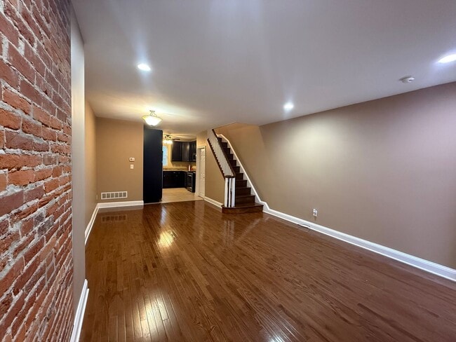 Building Photo - Charming South Philly Home in the Pennsport/Queen Village Area