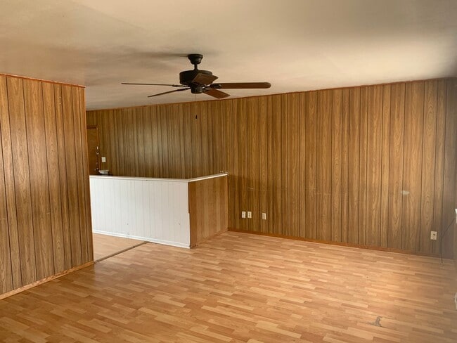 Photo - Large 5 bedrooms 2 bathroom Home!!!