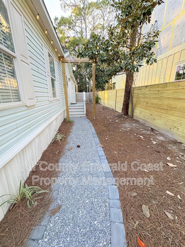 Photo - 444 Montigo Ave N