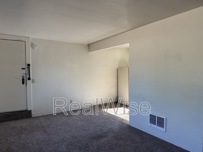 Photo - 3028 NE Douglas Ave