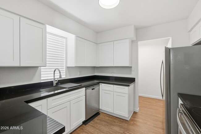 Building Photo - 231 N Robson