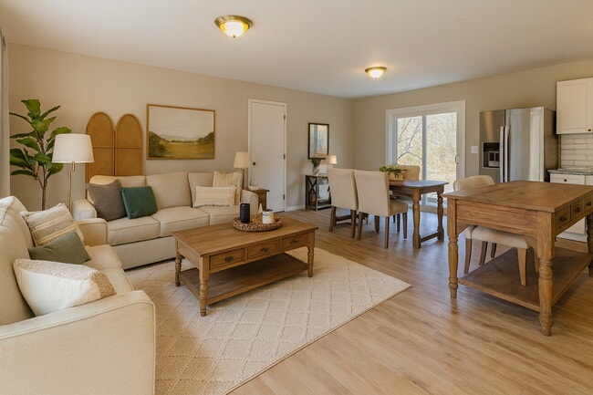 Photo - 2004 Chambers Dr NE