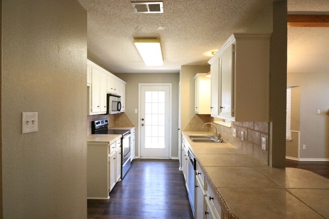 Photo - Cozy Loving Frenship Home minutes from Uni...