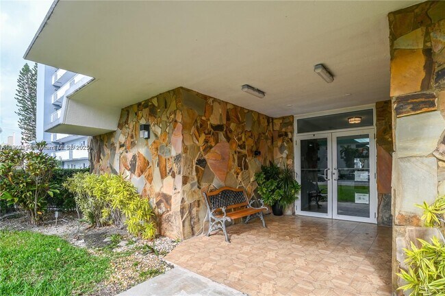 Photo - 1425 Atlantic Shores Blvd Unit 204