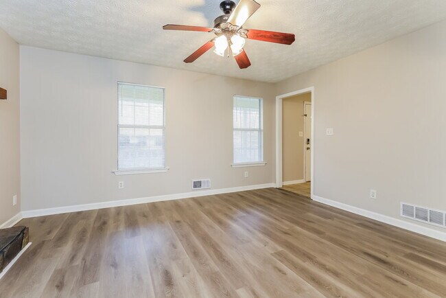 Photo - 320 Laurel Ln