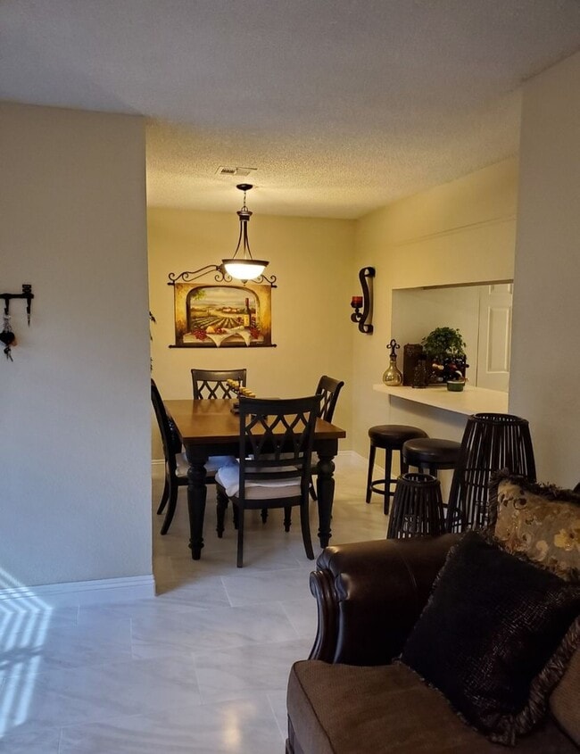 Photo - Cozy 2 Bedroom Townhome in the Northwest!