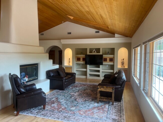 Photo - 2504 Griegos Pl NW