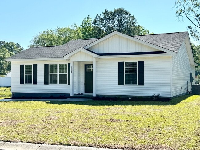 Building Photo - BEAUTIFUL pond front home! All the details make this a showstopper.! Fenced Yard!!
