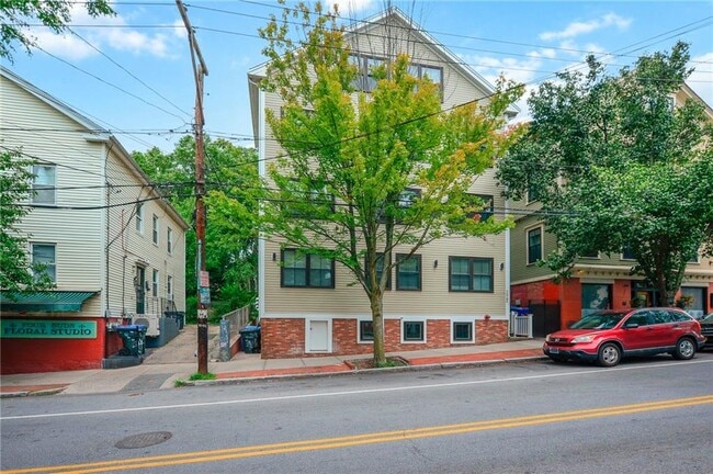 Building Photo - 298 Wickenden St Unit 7 Rental