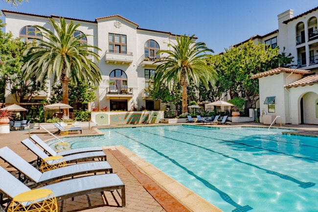 Building Photo - Legacy Fountain Plaza