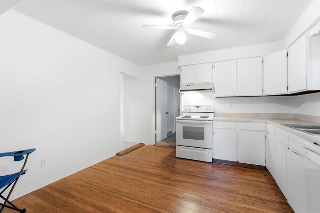 Photo - Charming house for rent, with laundry mach...