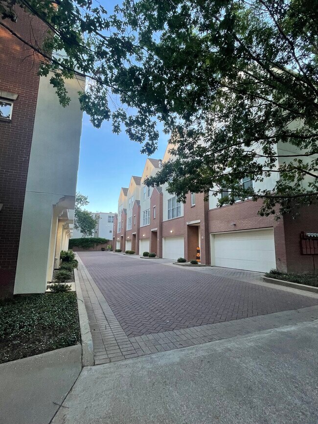 Photo - 3250 Cambrick St