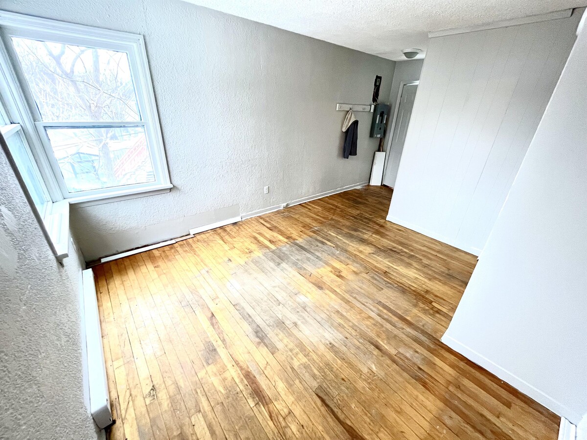 Photo - 126 Empire Ave Unité C