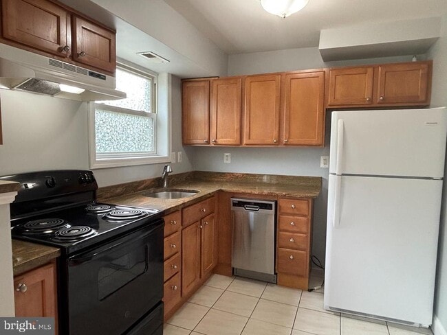 Building Photo - 4800 C St SE Unit 201