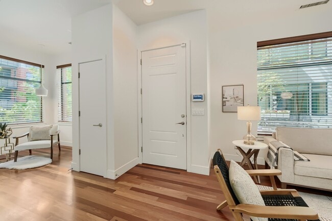 Photo - 1616 NW Riverscape St