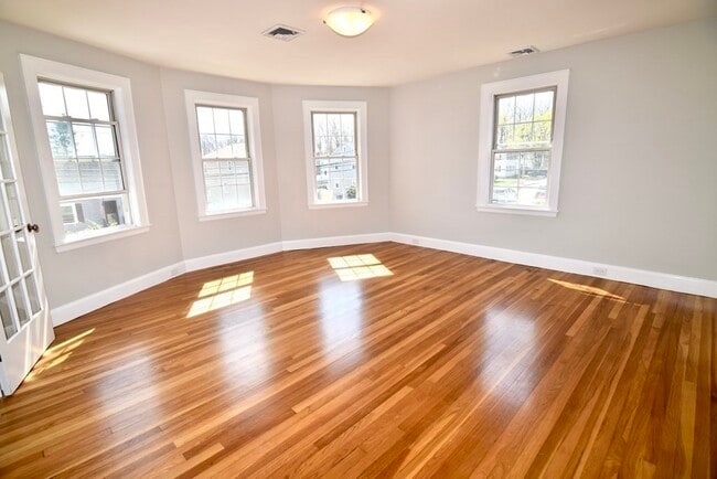 Photo - 98 Dean St Unit 2