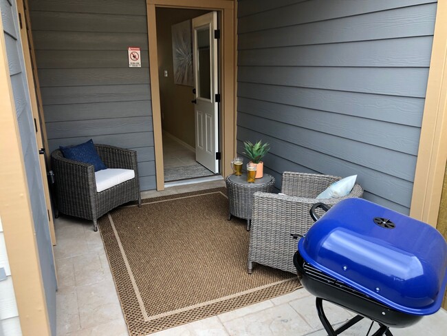 Building Photo - 2206 E US Highway 281 Unit B-11