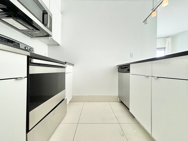 Photo - 3949 Los Feliz Blvd. Los Angeles, CA 90027 Unit 518