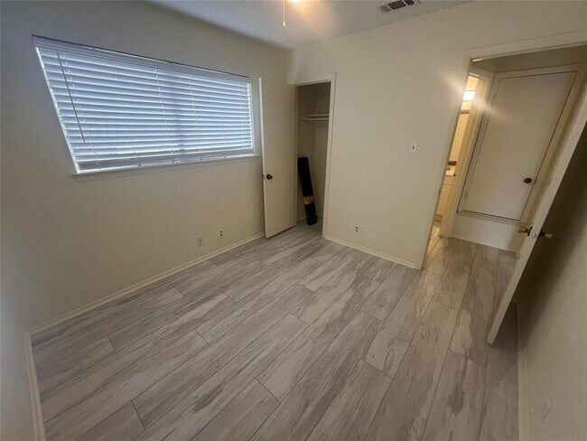 Photo - 807 Lloyd Ln