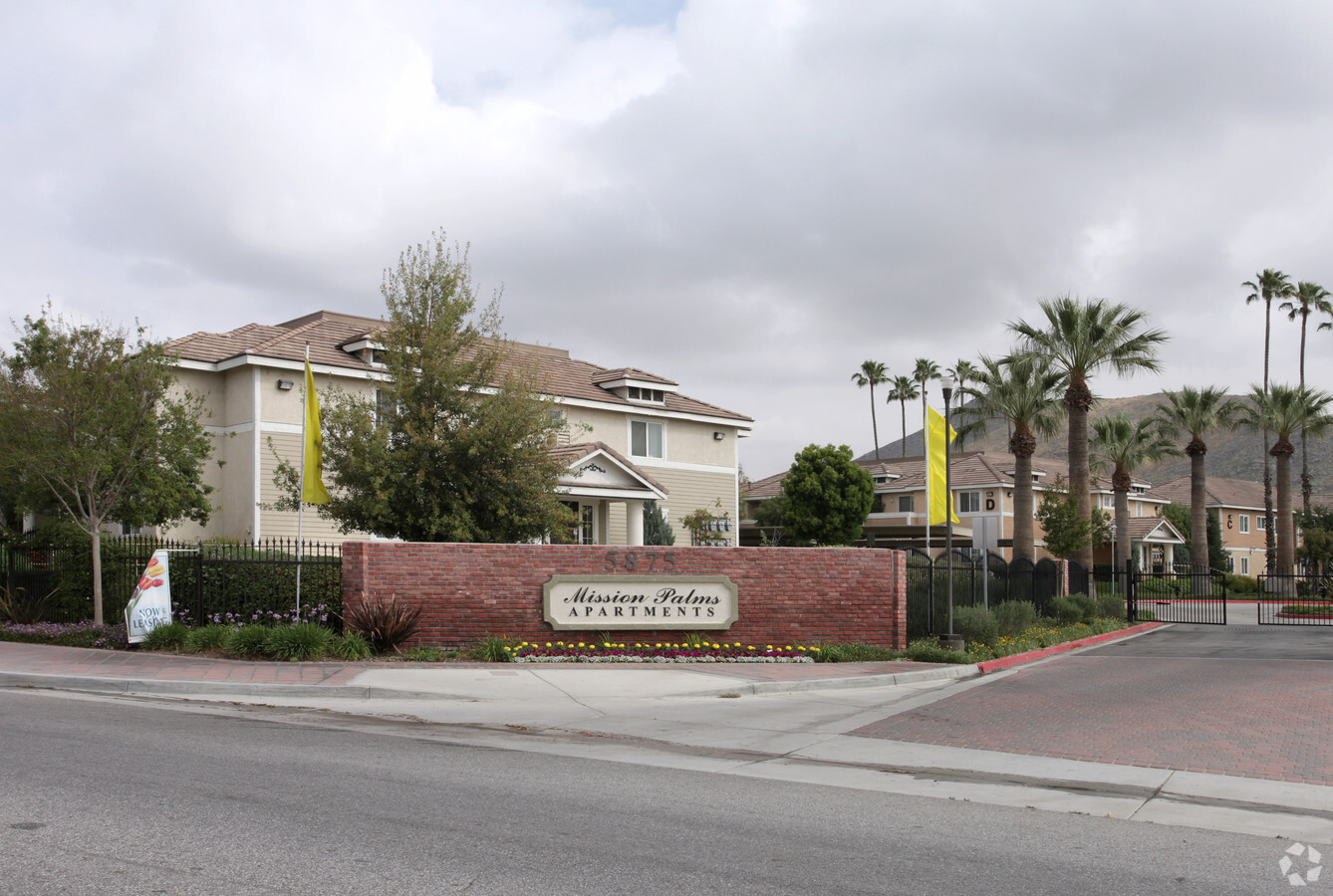 Mission Palms Apartments - Mission Palms Apartments