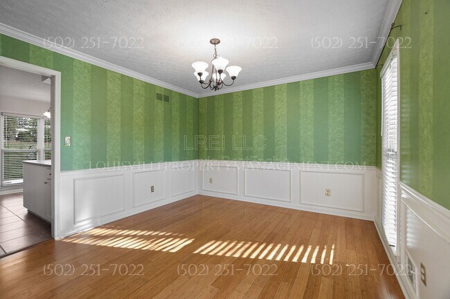 Photo - 3609 Locust Cir E