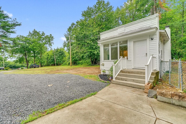 Photo - 302 Schoolhouse Rd