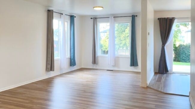 Photo - 18085 Royal Way